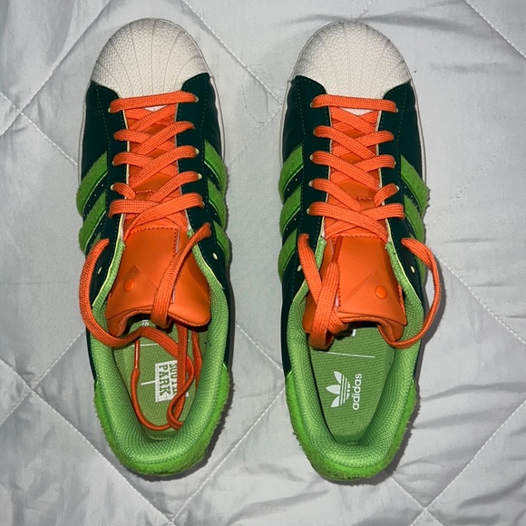 Adidas 11.5 size shoes and dark green soft light green and orange tie